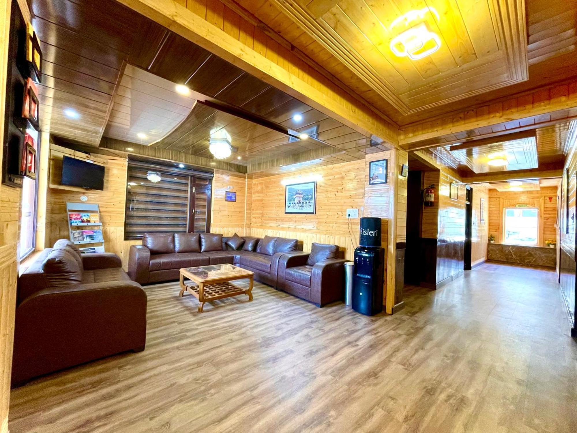 Hotel Rollingrang Kalpa Buitenkant foto